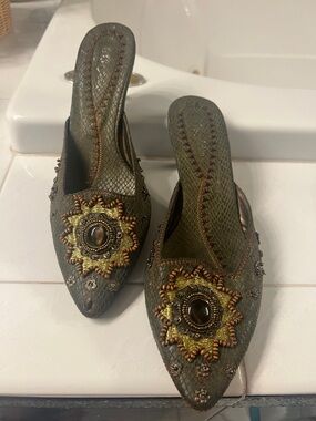 818 Fashion Elegant Olive Beaded Pointed-Toe Mule - Slip-On